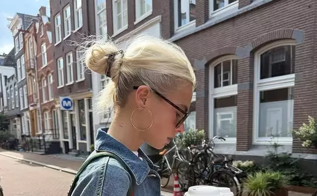 GALERIE FOTO Aflată în plin divorț, soția fotbalistului s-a pozat într-o ipostază intimă și a distribuit fotografia pe internet